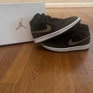 Womens Air Jordan 1 Mid